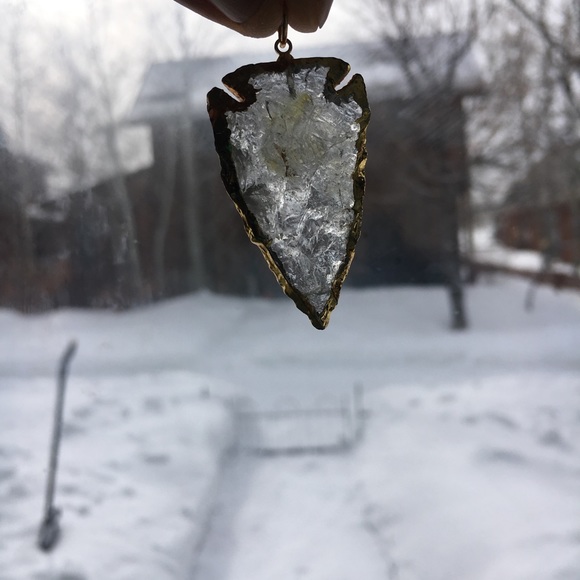 ❄️White Quartz Arrowhead Pendant❄️ - Picture 7 of 7